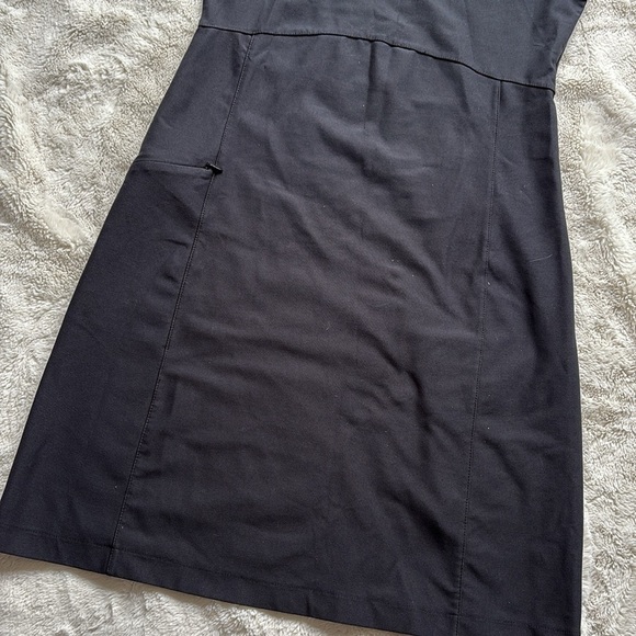 L.L. Bean Black Short Sleeve Dress | Size Small | Casual Work Travel Essential - Picture 4 of 5